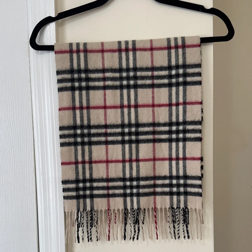 Burberry cashmere scarf - Picture 2 of 9